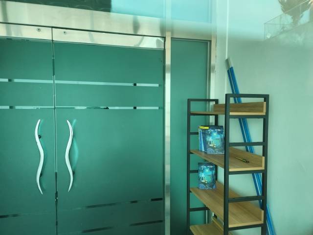 JMS 위장교회인 '주OO교회' 내부. 불투명 시트지 사이로 정명석이 집필한 '시와 대화'가 보인다. 국민일보 DB