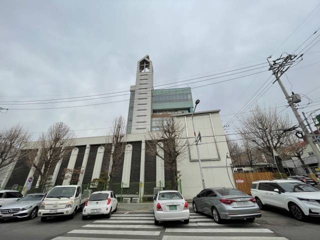 인천 서구 주OO교회 전경. 울타리와 펜스가 설치돼 있다. 국민일보 DB