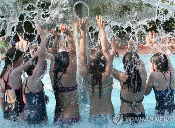 독일 베를린 소재 한 야외 수영장의 모습. 해당 기사내용과는 무관함.[사진 = EPA 연합뉴스]