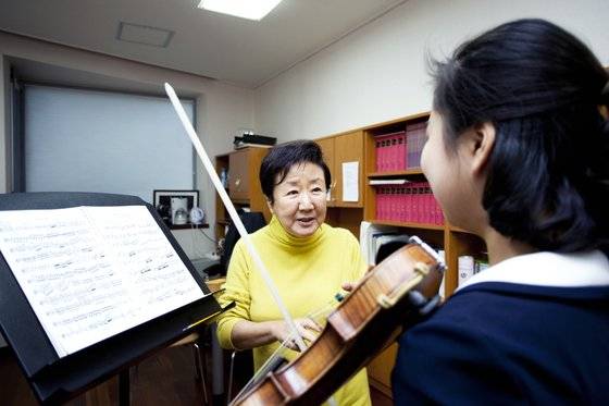 생전 고인은 제자들을 엄하게 가르치는 것으로 유명했다. "혼나고도 뚝심이 있어야 연주자로 성공할 수 있다"고 했다. 사진 전호성 객원기자