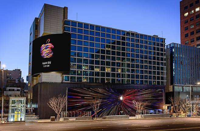 The exterior image of Apple Gangnam, Apple's fifth South Korean retail store, set to open near Shinnonhyeon station in southern Seoul. (Apple Korea)