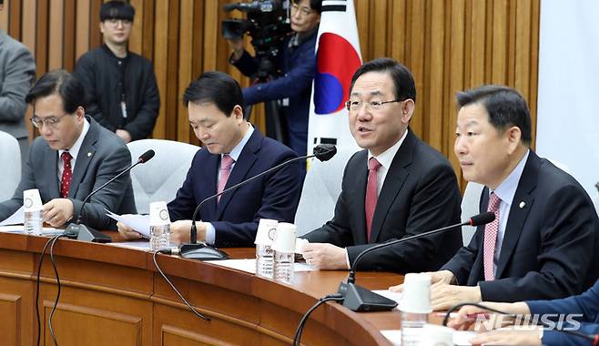 [서울=뉴시스] 전진환 기자 = 주호영 국민의힘 원내대표가 14일 오전 서울 여의도 국회에서 열린 원내대책회의에서 발언하고 있다. 2023.03.14. amin2@newsis.com