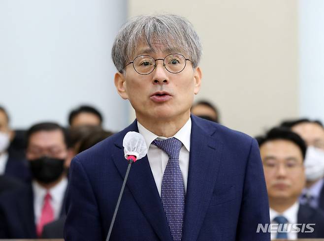 [서울=뉴시스] 이영환 기자 = 김광동 진실·화해를위한과거사정리위원회 위원장이 13일 오전 서울 여의도 국회에서 열린 행정안전위원회 전체회의에서 업무보고를 하고 있다. 2023.03.13. 20hwan@newsis.com