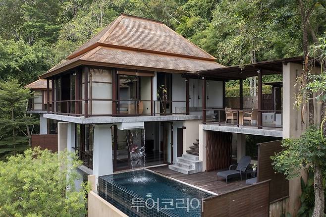푸켓 폭포가 있는 풀빌라
