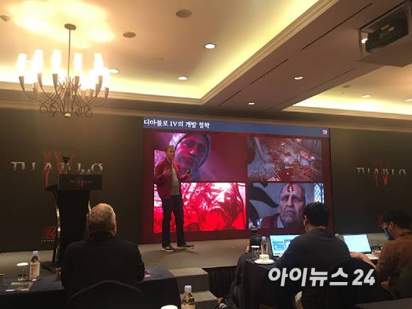 조 셜리 게임 디렉터가 '디아블로4'를 소개하고 있다. [사진=문영수 기자]