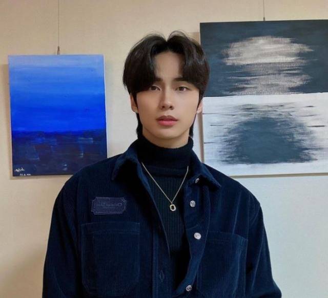 그룹 DZK 멤버 경윤. 그의 부모가 JMS 신자라는 사실이 드러나 논란이 됐다. 인스타그램 캡처