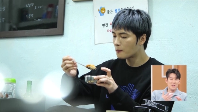 Jaejoong is the first to broadcast his home publicly released.In the 55th episode of A  ⁇ Mens Life - Grooms Class These Days ( ⁇ BridegroomThe Lesson ⁇ ), which will be broadcast on March 15, the newly joined Jaejoongs daily life will be released.Jaejoong, who first appeared in the studio, is a junior 8th grade Jaejoong who is aiming for a BridegroomThe Lesson  ⁇  schoolboy!Park Tae-hwan, the best friend, shows  ⁇ BridegroomThe Lesson ⁇  the first gate of  ⁇ Lovely ⁇  and asks him to do so.In the meantime, Park Tae-hwan thinks that he just drank, and he shows a lot of tension.Jaejoong, who has crossed the Lovely Gate, opens the daily life of Jaejoong! House, saying that the video of the day is the first public release.On this day,  ⁇ Jaejoong! House  ⁇ , which was broadcasted for the first time as a public release, makes everyones mouth open with a runway-class corridor as well as a sensual and sophisticated interior and a drama set.In this regard, Jaejoong has a special reason for saying that he did not intentionally make it like a house. After that, Jaejoong comes out of the house and travels on Taxi after finishing breakfast routine and meal.In the meantime, Jaejoong says that the manager is tired, so he rides Taxi in his daily life.