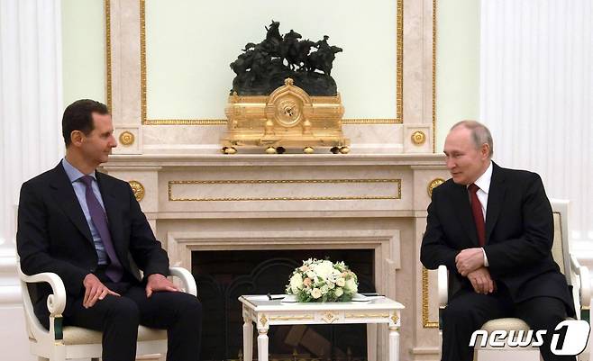 블라디미르 푸틴 러시아 대통령이 15일(현지시간) 모스크바 크렘린에서 바샤르 알아사드 시리아 대통령과 정상회담을 하고 있다. ⓒ AFP=뉴스1 ⓒ News1 우동명 기자