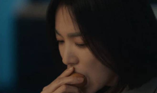 ▲ 계란 먹는 송혜교. 출처ㅣ넷플릭스 더 글로리 방송화면 캡처