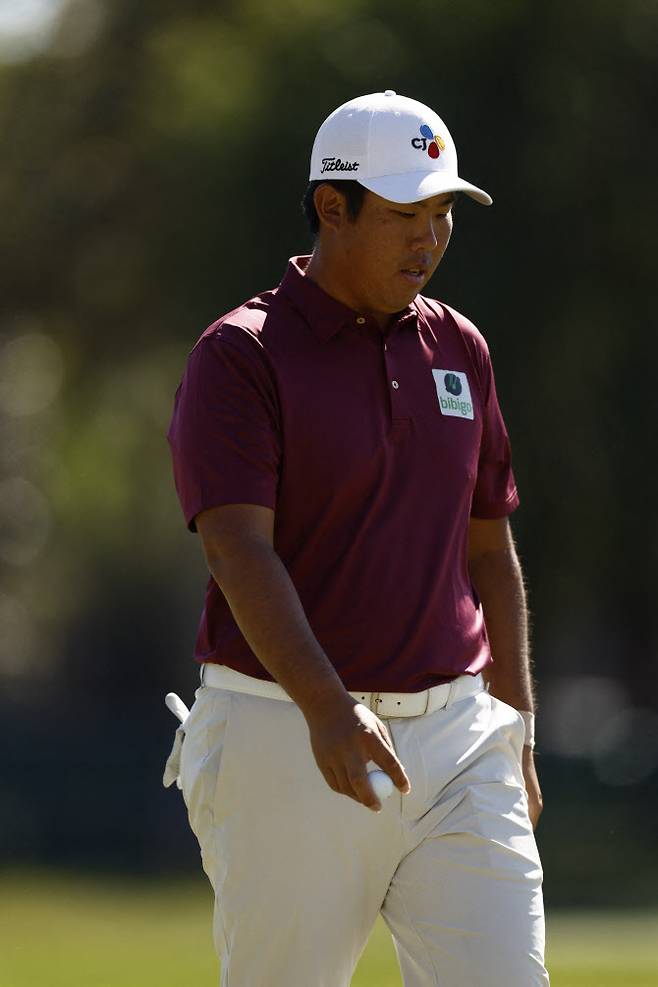 안병훈이 17일 열린 PGA 투어 발스파 챔피언십 1라운드에서 그린을 걷고 있다.(사진=AFPBBNews)