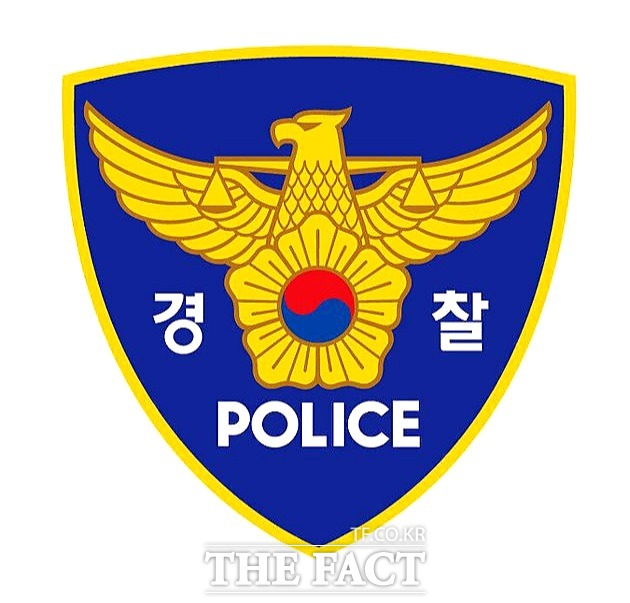 인천 송도의 한 고층아파트 유리창에 쇠구슬을 쏜 60대 남성이 경찰에 붙잡혔다. /더팩트DB