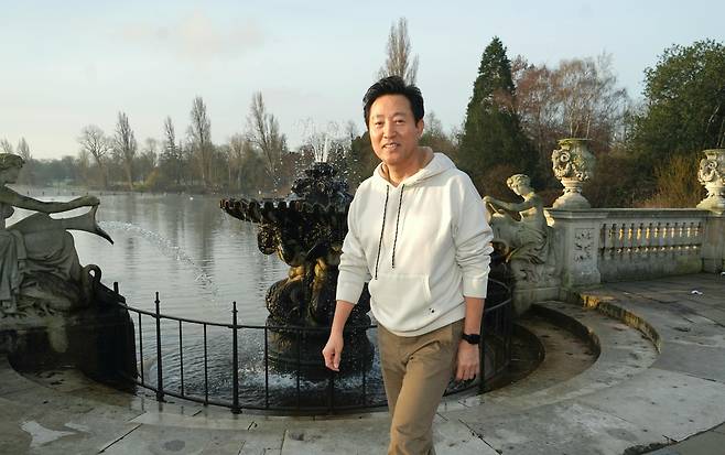 오세훈 서울시장이 지난 15일(현지시간) 영국 런던을 대표하는 하이드 파크(Hyde Park) 일대를 둘러보고 있다./연합뉴스