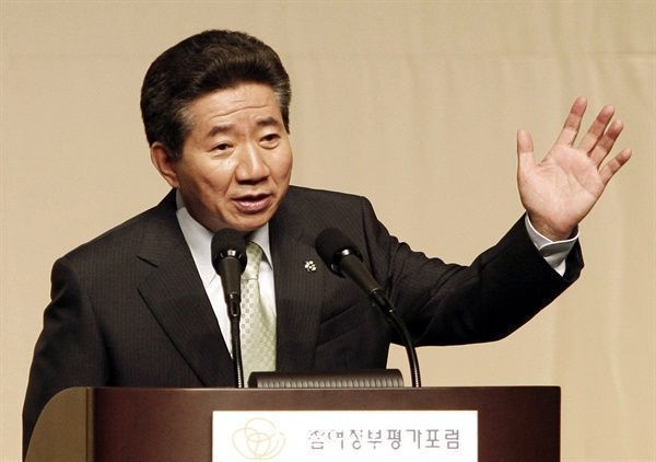 노무현 대통령이 2007년 6월 2일 서울교육문화회관에서 ‘참여정부 평가포럼’ 초청 특강을 하고 있다. ⓒ연합뉴스
