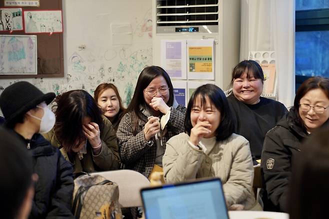 반달서림에서 열린 행사에 참여한 사람들.