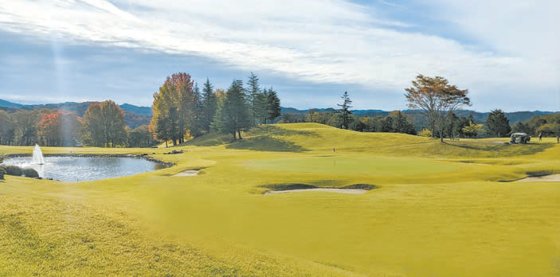 ‘우구이스노모리 골프클럽’은 자연 지형을 살린 섬세한 코스 디자인, 해저드, 빠른 그린 스피드, 잘 관리된 페어웨이로 유명하다.