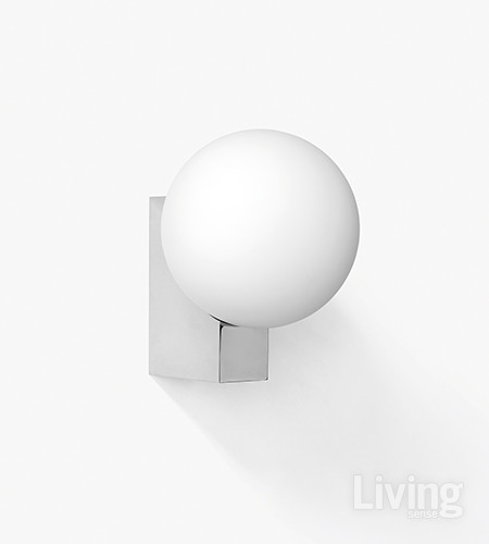 마리스지니 PICK 구와 직사각형 형태를 합친 모양으로 오팔 유리의 둥근 구가 달을 연상케 한다. 테이블 램프로도 사용 가능. Journey SHY2, 36만원대 앤트레디션.
