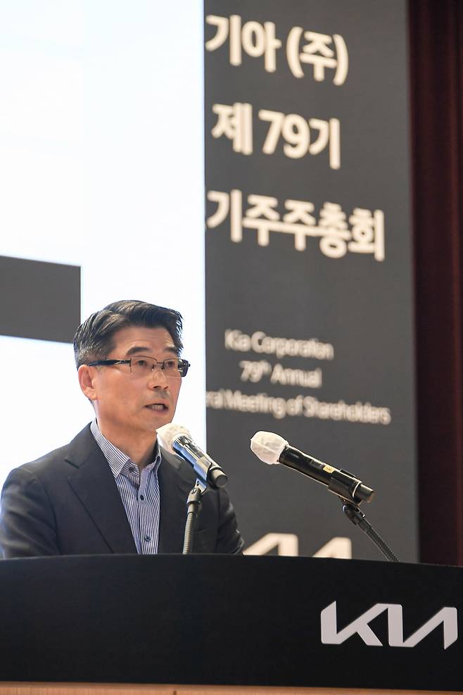 송호성 기아 사장이 17일 서울 양재동 기아본사에서 열린 제79기 주주총회에서 올해 사업 계획을 발표하고 있다. [사진 제공=기아]