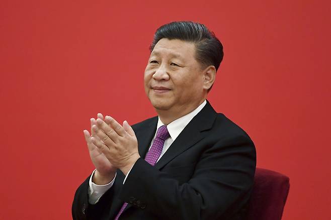 <YONHAP PHOTO-4625> FILE - China‘s President Xi Jinping claps as he listens to Russian President Vladimir Putin via a video link, from the Great Hall of the People in Beijing on Dec. 2, 2019. China said Friday, March 17, 2023, Xi will visit Russia over the weekend in an apparent show of support for Putin. (Noel Celis/Pool Photo via AP, File) FILE PHOTO ; POOL PHOTO/2023-03-17 16:23:18/
<저작권자 ⓒ 1980-2023 ㈜연합뉴스. 무단 전재 재배포 금지.>