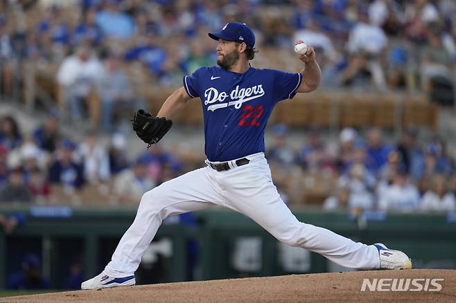 [글렌데일=AP/뉴시스] 메이저리그(MLB) LA 다저스의 클레이튼 커쇼.  2023.03.16