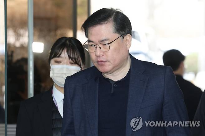 '대장동 개발 배임 의혹' 유동규 공판 출석 (서울=연합뉴스) 임화영 기자 = 대장동 개발 배임 의혹을 받는 유동규 성남도시개발공사 전 기획본부장이 17일 오전 서울 서초구 중앙지법에서 열린 공판에 출석하고 있다. 2023.3.17 hwayoung7@yna.co.kr