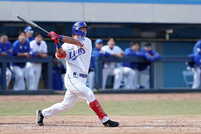 삼성 라이온즈 김태훈은 18일 대구 삼성라이온즈파크에서 열린 2023 KBO 시범경기 KT 위즈전에서 홈런 포함 4타점을 올리며 친정팀에 비수를 꽂았다.(삼성 라이온즈 제공)