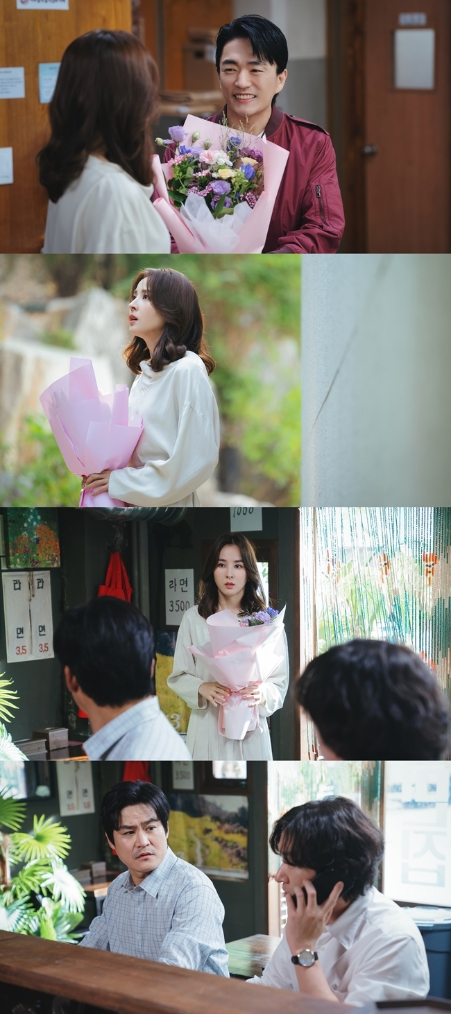 Han Hye-jins face was once again caught in the shade.In the 5th JTBC Saturday drama  ⁇  Divorce Attorney Shin ⁇  (playwright Yoo Young-a / director Lee Jae-hoon) broadcasted on March 18, Jo Jeong-sik (Jung Moon-sung) presented bouquet to Lee Seo-jin (Han Hye-jin), who worked at the lawyers office.Earlier, Lee Seo-jin won a divorce suit and managed to secure custody when she had to get back on the bread line to raise her children, but as a celebrity everyone knows, it was not easy to find a new job outside of broadcasting.I am working as a counselor at the Charles V, Holy Roman Emperor (Jo Seung-woo) Office, but it is only a temporary measure.In the meantime, Jo Jeong-sik finds the office with a bouquet to welcome Lee Seo-jin, who entered the office of Charles V, Holy Roman Emperor.Lee Seo-jin, who received the bouquet, is embarrassed on the face and Jo Jeong-sik is laughing brightly without knowing it.Lee Seo-jins appearance outside the office after failing to reject Jo Jeong-siks bouquet is filled with complex subtle emotions.The bouquet of welcome to Her, who is still burdened by peoples gaze, seems to face Hers situation again, making her heart heavier.The place where I stopped walking while wandering aimlessly with flowers is none other than a ramen house, where Charles V, Holy Roman Emperor Han and Jang Hyung-geun (played by Kim Sung-kyun) are eating.Unlike the flowers in full bloom, Lee Seo-jins face, which is rigid, has a hardened look on the faces of the two men, and I am wondering what will happen to the bouquet that Jo Jeong-sik handed over.On the other hand, on this days broadcast, the lawyers office landscape changed with new characters. Just against Charles V, Holy Roman Emperor (?)With the emergence of The Best Standard, a young blood who abandoned a large law firm and came to the office of Charles V, Holy Roman Emperor, a different vigor will emerge.