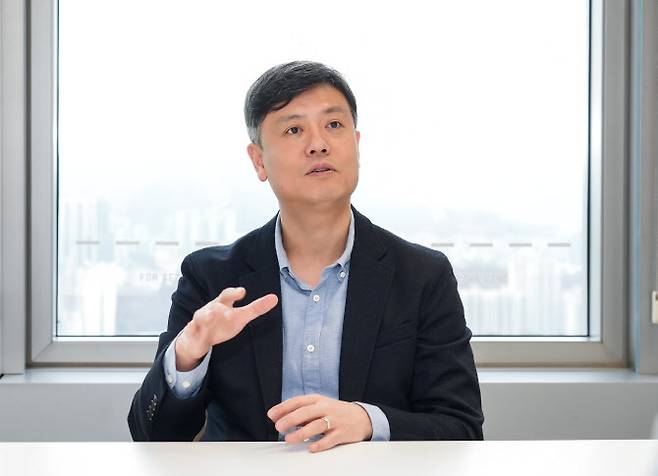 장병규 크래프톤 이사회 의장이 서울 역삼 크래프톤 오피스에서 인터뷰를 진행하고 있다. (사진=크래프톤)