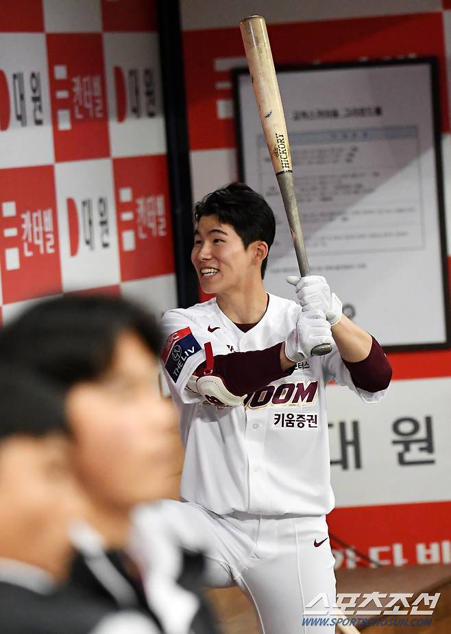 힘든 내색 1도 없이 해맑은 표정+배트를 놓지 않는 연습벌레