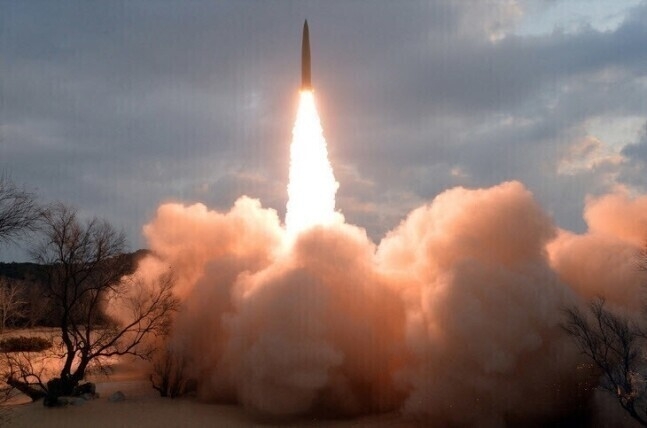 북한이 미사일을 발사하는 장면. [사진  = 조선중앙통신 연합뉴스]