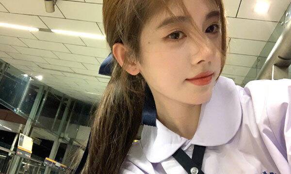 중국 배우 쥐징이가 지난달 자신의 웨이보 계정에 올린 교복 착용 모습. 웨이보 캡처