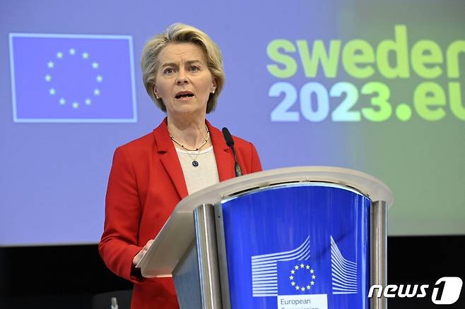 우르줄라 폰데어라이엔 유럽연합(EU) 집행위원장이 20일(현지시간) 지진 피해를 입은 튀르키예와 시리아 관련 문제를 논의하는 회의에서 연설하고 있다. ⓒ AFP=뉴스1 ⓒ News1 김민수 기자