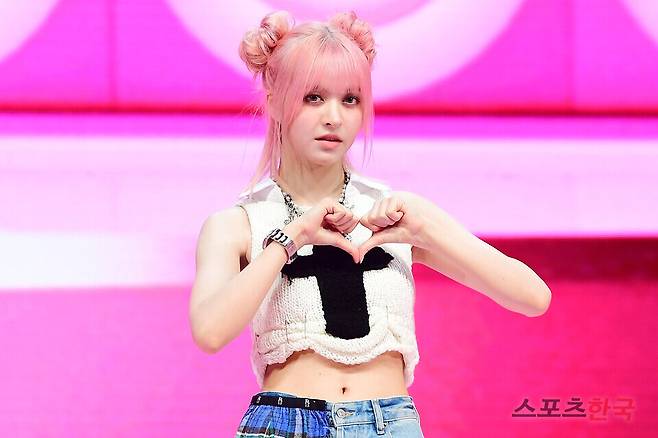 첫 번째 미니앨범 'expergo(엑스페르고)' 발매 기념 쇼케이스에 참석한 그룹 엔믹스(NMIXX) 릴리. ⓒ이혜영 기자 lhy@hankooki.com