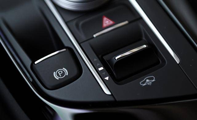 마세라티 르반떼 GT 하이브리드