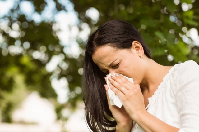 알레르기 비염 악화와 호흡기 질환 등을 예방하는 데 마스크 착용이 도움된다.  /클립아트코리아