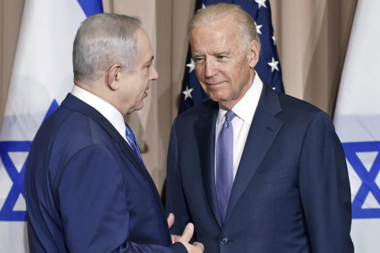 조 바이든(오른쪽) 미국 대통령과 베냐민 네타냐후 이스라엘 총리. AP 연합뉴스