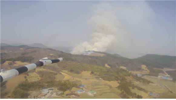 [대전=뉴시스] 충남 서천군 마산면 요곡리 산불 모습.(사진=산림청 제공)   *재판매 및 DB 금지