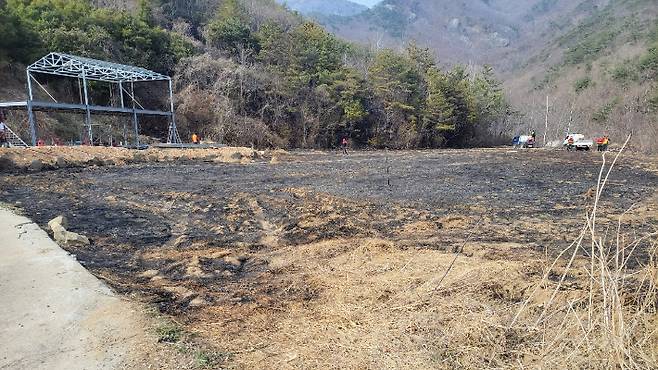 전남 고흥의 한 야산에서 난 산불이 산림당국에 의해 2시간여 만에 진화됐다. 고흥군 제공