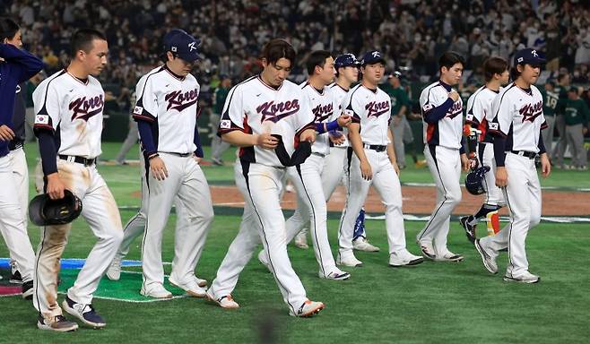 한국이 WBC에서 3회 연속 1R 탈락의 고배를 마시며 최근 아마야구에 대한 논란이 거세지고 있다 (뉴시스)