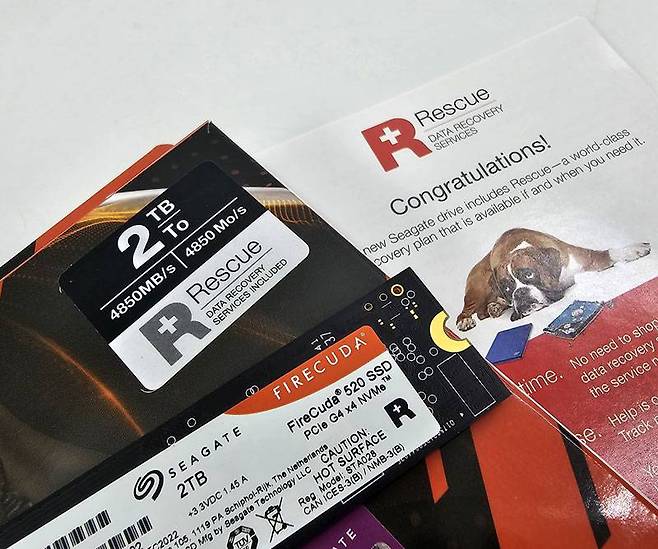 5년의 보증 기간 외에 레스큐 데이터 복구 서비스를 3년간 1회 제공한다