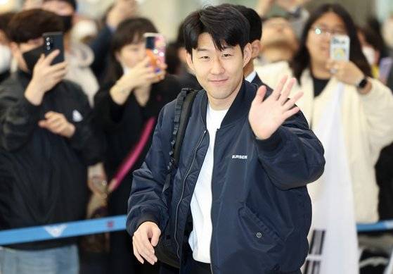 20일 파주축구대표팀트 레이닝센터 소집과 맞춰 인천국제공항을 통해 입국한 손흥민. [연합뉴스]