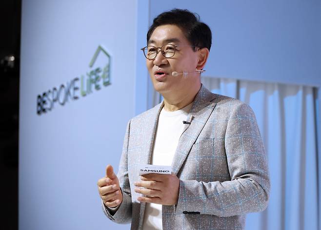 한종희 삼성전자 부회장이 21일 오전 서울 중구 커뮤니티하우스 마실에서 열린 삼성전자 비스포크 라이프 미디어데이에서 인사말을 하고 있다. [연합]