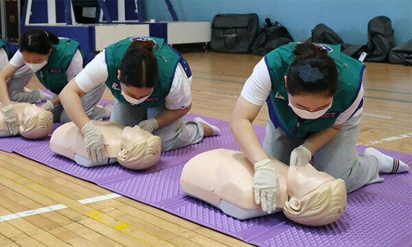 전북 전주시 전주대학교 체육관에서 참가자들이 심폐소생술 경연을 하고 있다. 뉴스1