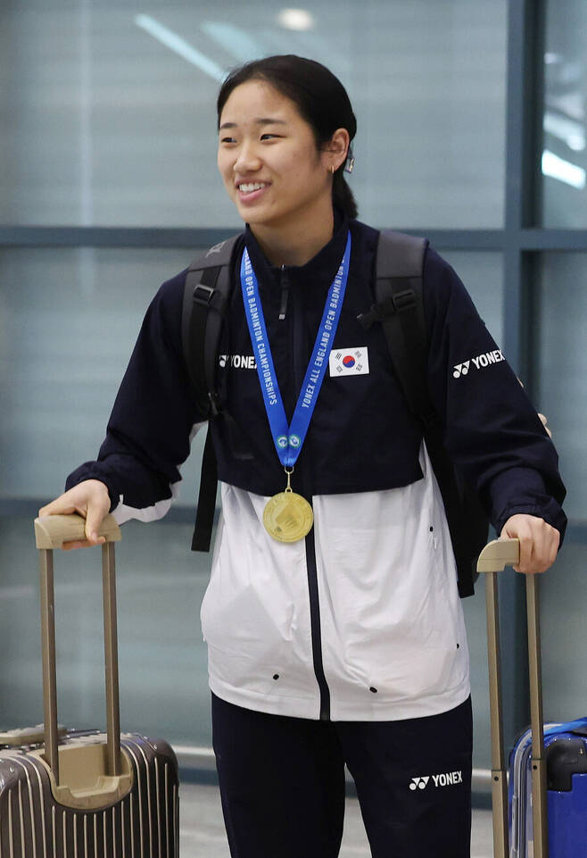 ▲ 2023 BWF 전영오픈 여자단식에서 우승한 안세영이 21일 인천국제공항을 통해 귀국했다. ⓒ연합뉴스