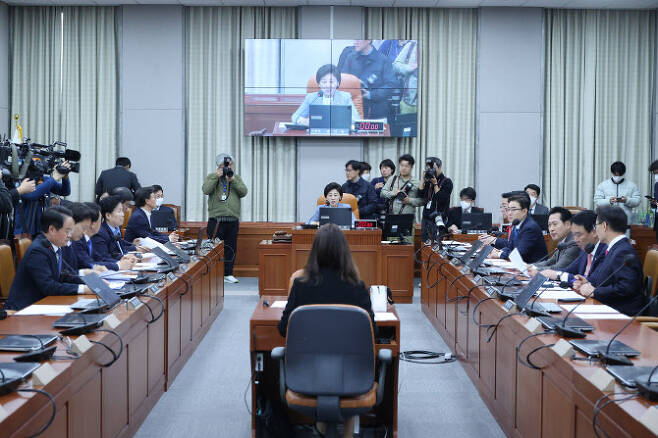 22일 오호 국회에서 정치개혁특별위원회 전체회의가 진행되고 있다. (사진=연합뉴스)