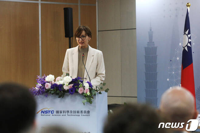 베티나 슈타르크-바칭어 독일 교육장관이 21일(현지시간) 대만에 방문했다. ⓒ 로이터=뉴스1 ⓒ News1 정윤영 기자