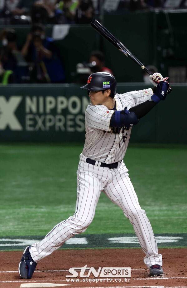 9일 일본 도쿄돔에서 열린 월드베이스볼클래식(WBC) 2023 B조 일본과 중국의 경기, 1회말 일본 오타니 쇼헤이가 타격을 하고 있다. 사진┃뉴시스