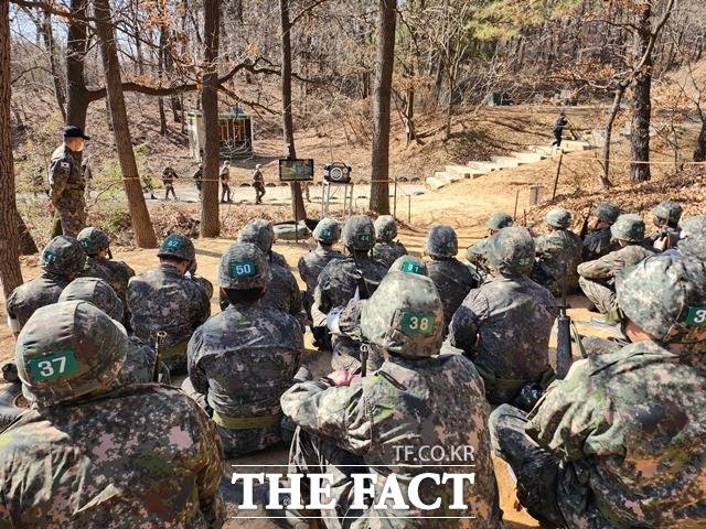 육군 32사단이 지난 2일 전군 최초로 코로나19 이후 첫 예비군 훈련을 하고 있다. / 육군 32사단