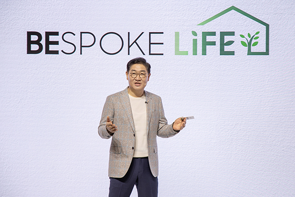 Samsung Electronics Vice Chairman Han Jong-hee delivers a keynote speech on Mar. 21. at Community House Masil in central Seoul. [Photo provided by Samsung Electronics]