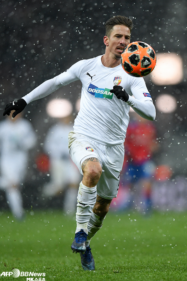 밀란 페트르젤라가 빅토리아 플젠 시절 CSKA 모스크바와 2018-19 UEFA 챔피언스리그 32강 조별리그 원정경기를 뛰고 있다. 사진=AFPBBNews=News1