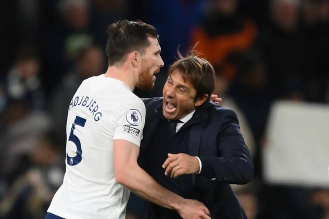 ▲ 콘테 감독과 호이비에르